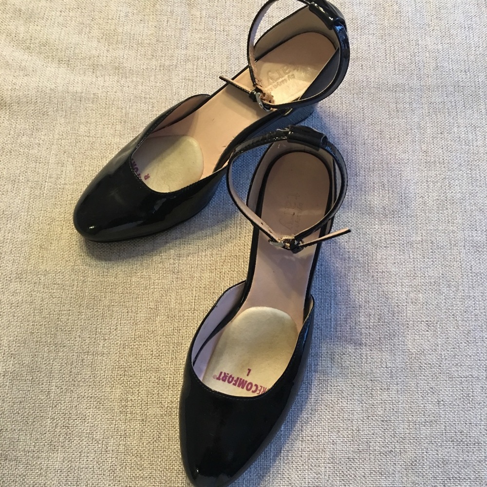 Taryn Black Patent Wedges w/ Ankle Strap, 7.5M